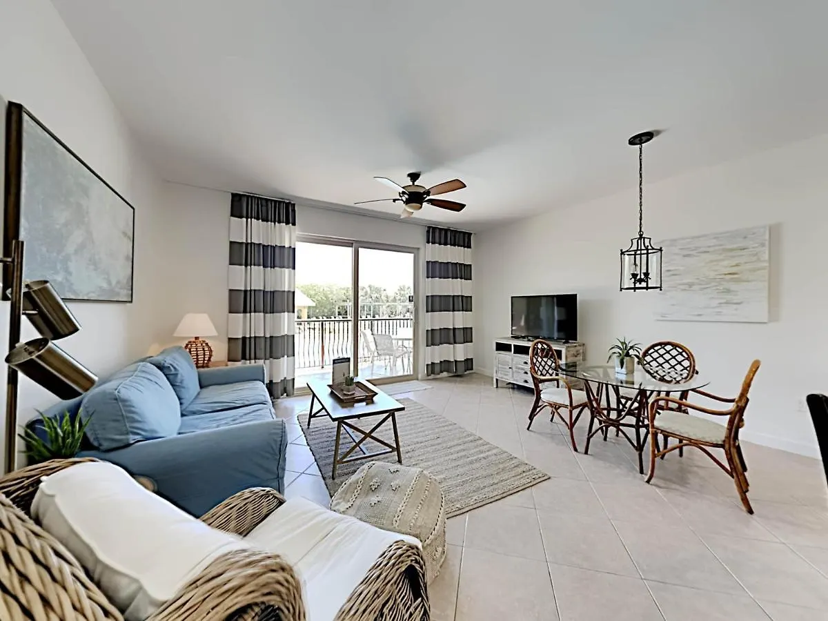Beach Resort 205 دستين